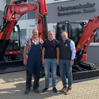 (V. l.) Geschäftsführer UBM Peter Ummenhofer und Daniel Ummenhofer sowie Kubota Gebietsverkaufsleiter Jörg Flieger.