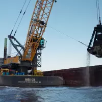 Der Liebherr-Seilbagger-HS 8300.1 im Dredging-Einsatz an der Golfküste, USA.