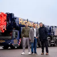 FotoCredit/Gruppenfoto: Liebherr / von links: Anton Pätzold, Matthias Richter und Martin Krusche

