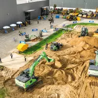 Die schweren, vollelektrischen Bagger und Radlader von XCMG standen im Mittelpunkt des Testdrive-Events auf dem firmeneigenen Testgelände in Krefeld. Quelle: Treffpunkt.Bau

