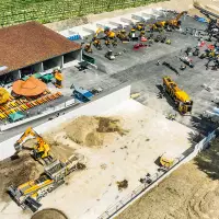 Das Recyclinggelände der Firma Schneider in Ottersried bot ideale Bedingungen, um Maschinen und Anbaugeräte unter realen Einsatzbedingungen zu erleben. Quelle: Treffpunkt.Bau Das Recyclinggelände der Firma Schneider in Ottersried bot ideale Bedingungen, um Maschinen und Anbaugeräte unter realen Einsatzbedingungen zu erleben. Quelle: Treffpunkt.Bau