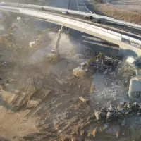 Das sechs Meter hohe Bestandsbauwerk aus dem Jahr 1967 mit einer Länge von 138 Me-tern musste weichen.
